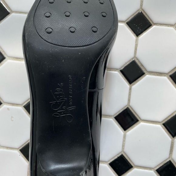 Lifestride Patent Leather Heels - Picture 2 of 5